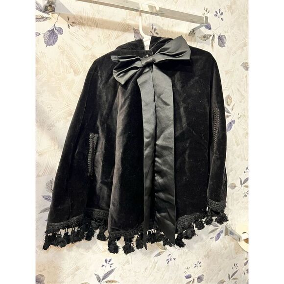 Elebini Cape  - Picture 1 of 6